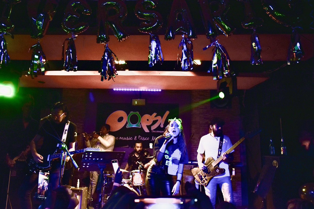 leonazulmx's tweet photo. Así se vivió nuestro último show del 2021‼️❤️🤘🏻
@leonazulmx 🤜🤛@maria_barracuda 
#rock #music #LeonAzul #MariaBarracuda #AzulManagement #Puebla https://t.co/STDGgNhuL1