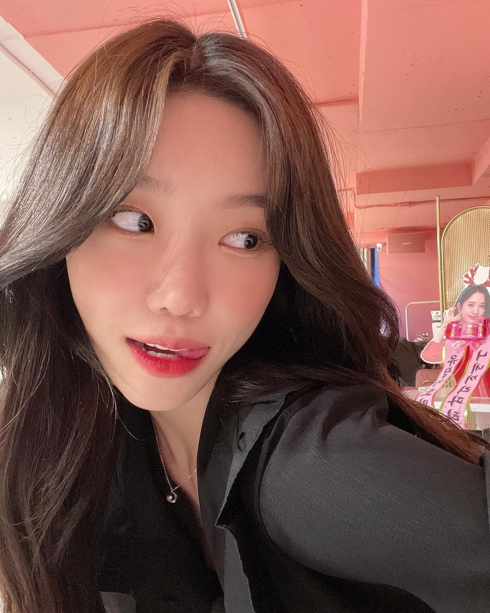 thinkerdawon's tweet photo. hi, this is an account dedicated to thinking about wjsn’s dawon! please rt to spread the word and support the account <3 https://t.co/7lxdcSLmMj