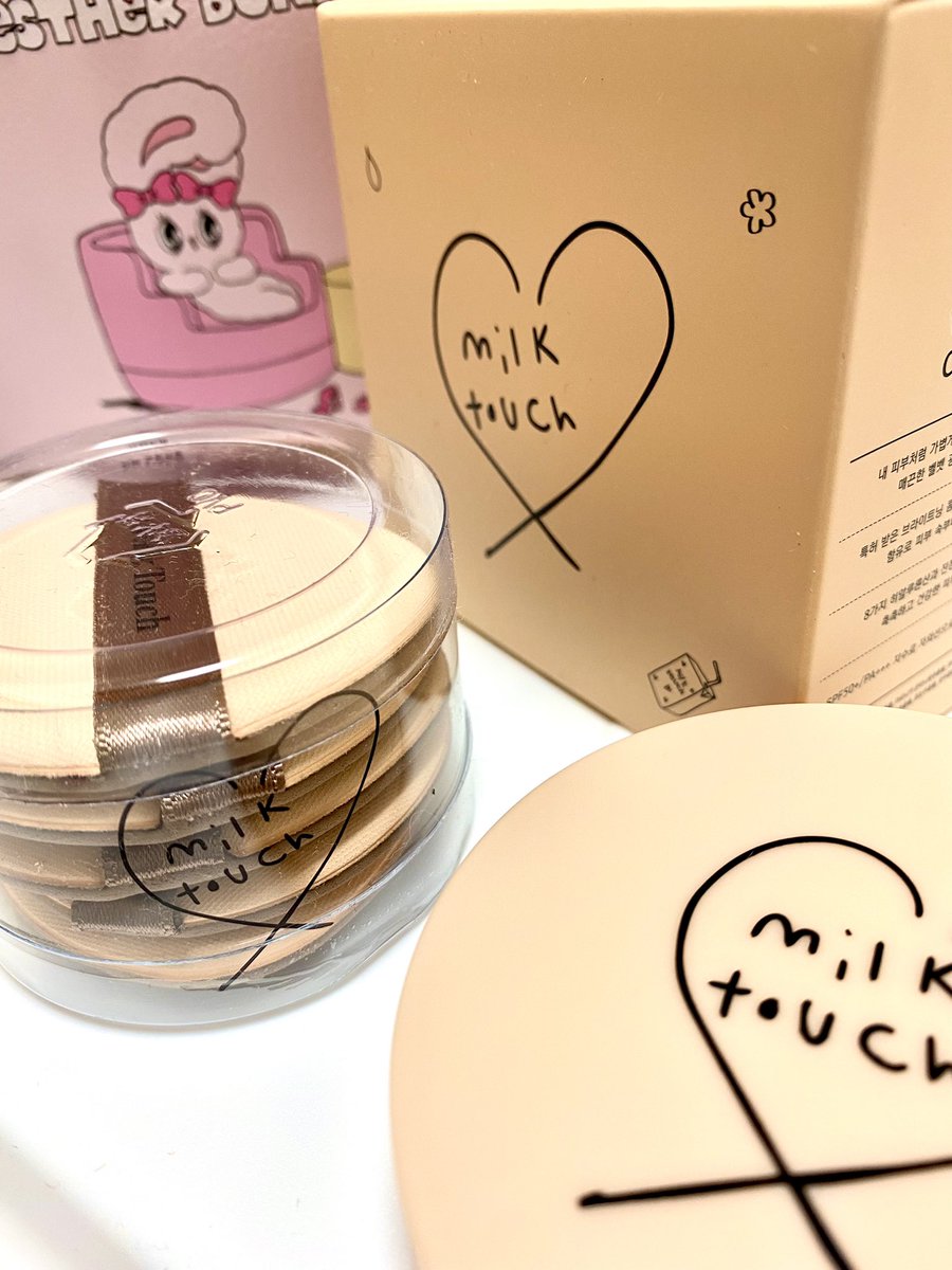 komeiyu's tweet photo. ミルクタッチの大好きすぎる、LOVEクッションをリピ買い。
濃いクマやソバカスは完全にカバーならないけど、薄いシミや毛穴が丁度良く隠れる。
香りも無いので、頭痛持ちの私には、マスクの中でコスメの香りが充満して、更に頭痛が悪化する心配の無いクッション😌 https://t.co/VwOTNZkhKP