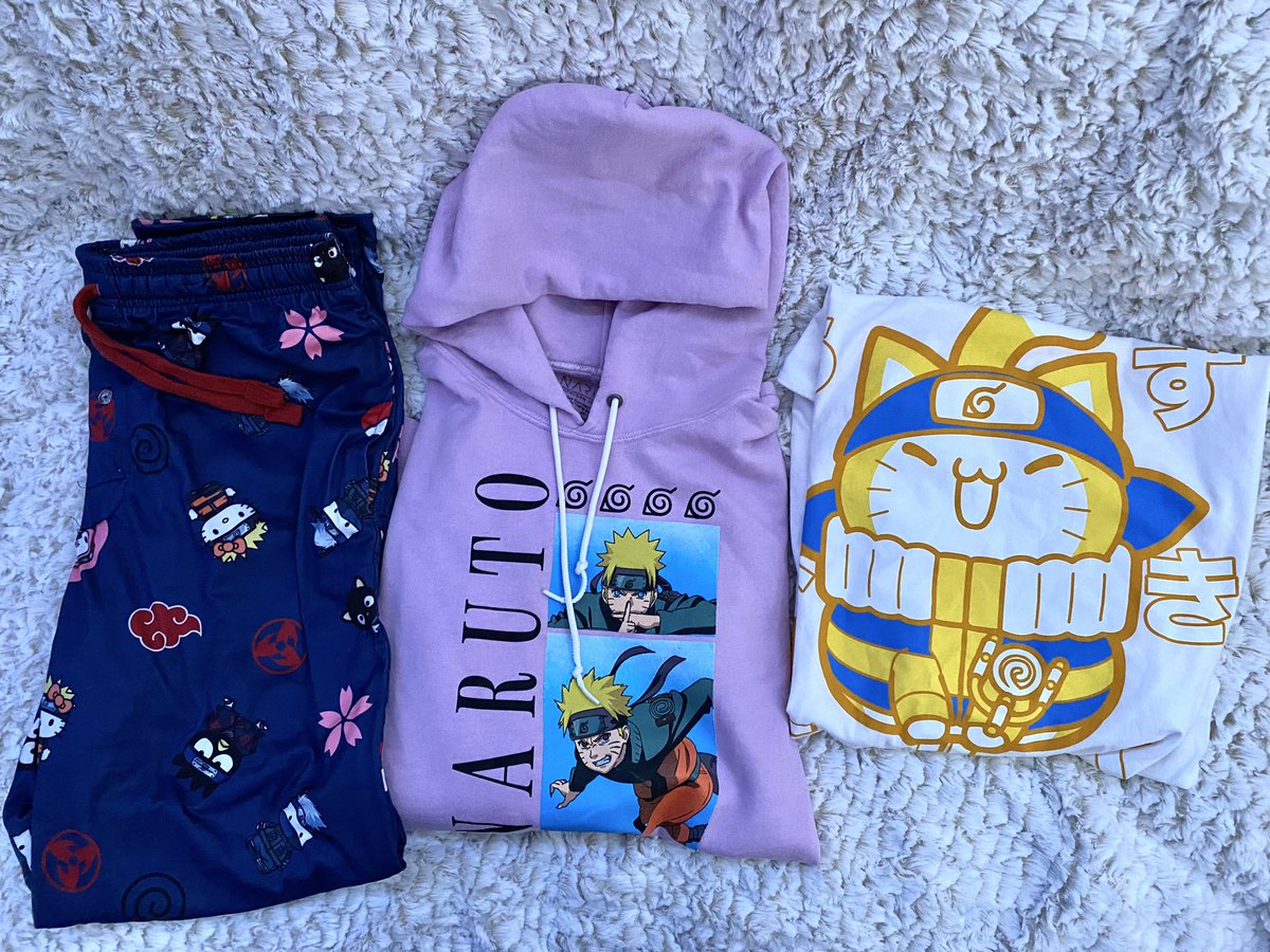 Tortilla_Senpai's tweet photo. merry Christmas from @VIZMedia?!🎄✨🎁 they sent me the 1st volumes of Rosen Blood, Kaiju no. 8(which i’ve heard super good things about!), cute Naruto swag &amp; @HIDEO_KOJIMA_EN’s The Creative Gene! 🧬🙏🏽

thank u to the lovely ppl at Viz for such a thoughtful &amp; cozy care package!❤️ https://t.co/oJmrzjGmG5