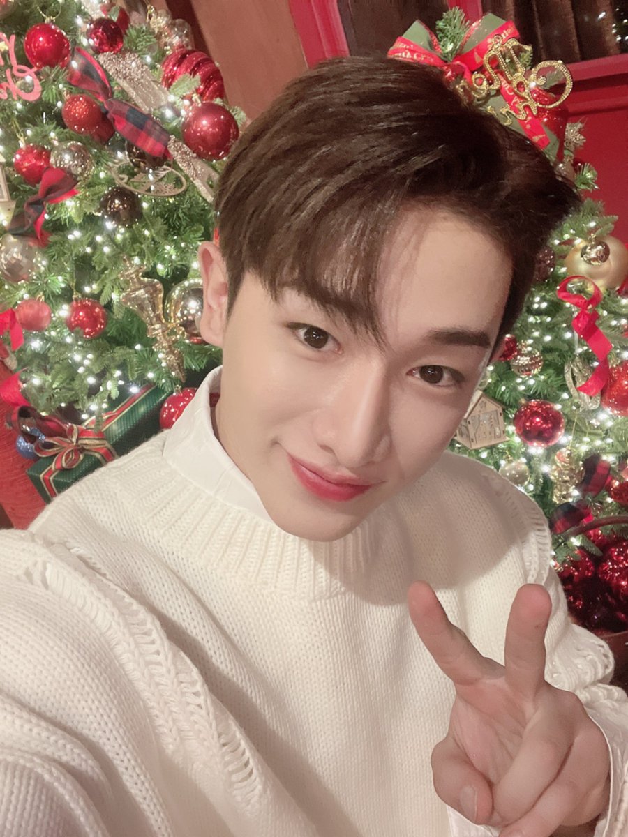 ᭄ 
    ❛ Instagram;

Villa RB, CA. 25-12-21

— Una Navidad más a lado de mi <a href="/Hyungwxn_B/">hyungwon｡</a> y nuestros niños consentidos <a href="/ChaeSxul/">Seul</a> <a href="/chaeisxul/">Iseul</a> <a href="/ChaeWiin/">Win</a> <a href="/ChxeWonn/">Won</a> ❄️🤍