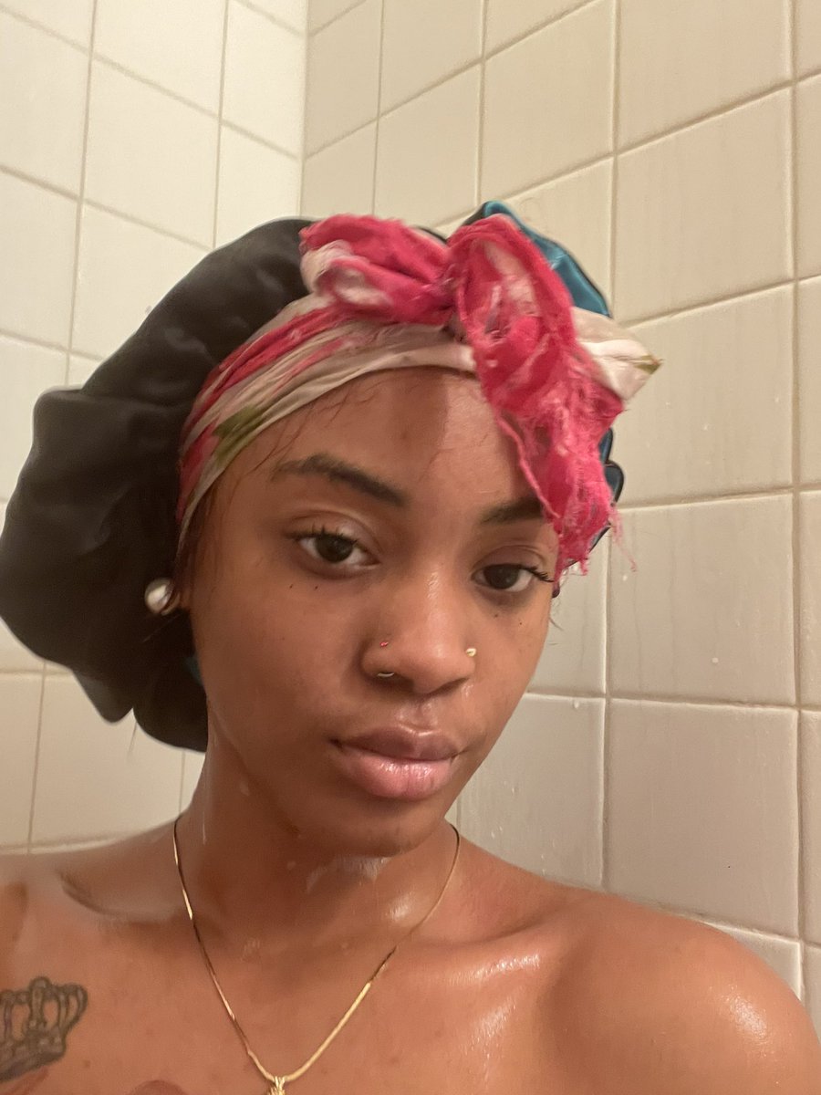 LolaaMariee1's tweet photo. I take natural selfies & never post.๐ญ * I be scared.*โจ #Insecuritea https://t.co/rr4tpezKYf