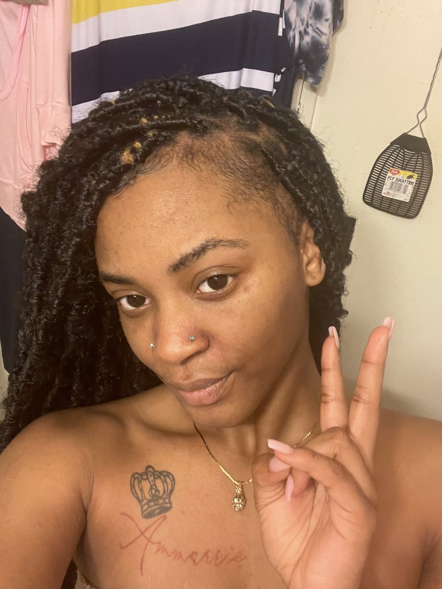 LolaaMariee1's tweet photo. I take natural selfies & never post.๐ญ * I be scared.*โจ #Insecuritea https://t.co/rr4tpezKYf