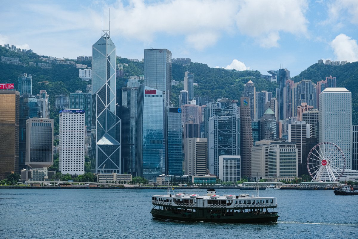 Hong Kong police raid pro-democracy Stand News outlet, arrest six for "conspiracy to publish seditious publications" reuters.com/business/media…