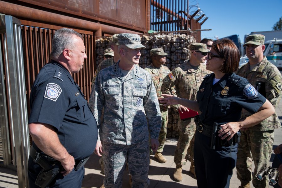 borderObserver's tweet photo. #Operation #SecureLine
November 7, 2018

General Terrence J. O'Shaughnessy listens to an Customs Border Protection officer at the #POE Nogales in Arizona

BLOG 

#BuildTheWall #FinishTheWall

#QuikTake qt-twall-812 by #borderObserver https://t.co/nzMrE7bmbk