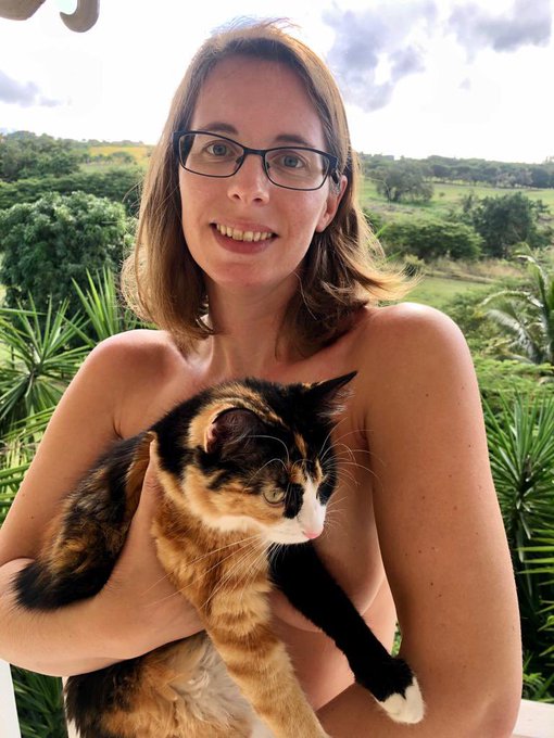 A little hairy visitor to my balcony. #holiday #CatsOfTwitter https://t.co/d1icUcngrH<a href="/tag/holiday"class="tags">#holiday</a><a href="/tag/catsoftwitter"class="tags"><span>#catsoftwitter</span></a>