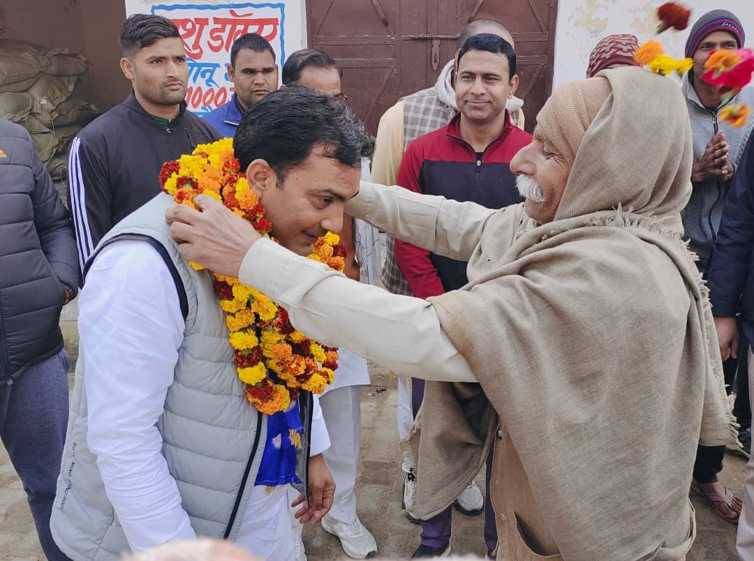 NarenderDadha's tweet photo. आज 29 दिसम्बर को जेवर विधानसभा के जुनैदपुर गाँव में नौजवानों और बुजुर्गों ने भव्य स्वागत किया इसके लिए मैं आभार व्यक्त करता हूँ। 

यहाँ के ल��गों ने बताया की हम आपके साथ कदम से कदम मिलाकर चलने को तैयार हैं और सब साथ मिलकर बहन कुमारी मायावती जी को अपनी प्रतिनिधि बनाएंगे। https://t.co/N3rkYQkmB8