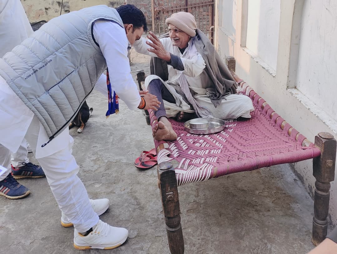 NarenderDadha's tweet photo. आज 29 दिसम्बर को जेवर विधानसभा के जुनैदपुर गाँव में नौजवानों और बुजुर्गों ने भव्य स्वागत किया इसके लिए मैं आभार व्यक्त करता हूँ। 

यहाँ के ल��गों ने बताया की हम आपके साथ कदम से कदम मिलाकर चलने को तैयार हैं और सब साथ मिलकर बहन कुमारी मायावती जी को अपनी प्रतिनिधि बनाएंगे। https://t.co/N3rkYQkmB8