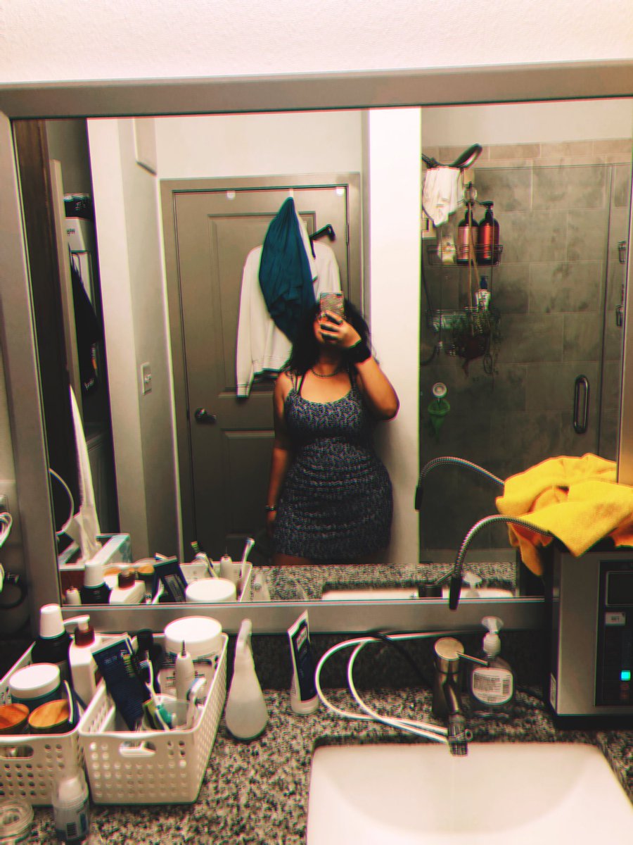 AshGaint's tweet photo. New dress https://t.co/ac3zSBEFUN