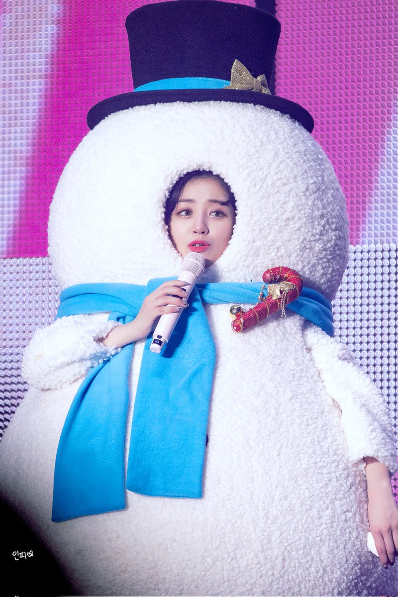 twice_infi's tweet photo. 211226 TWICE 4TH WORLD TOUR ‘Ⅲ’ in SEOUL 

눈사람죠☃️☃️

#트와이스  #TWICE
#지효 #JIHYO
 @JYPETWICE https://t.co/6IlywJQ5B4
