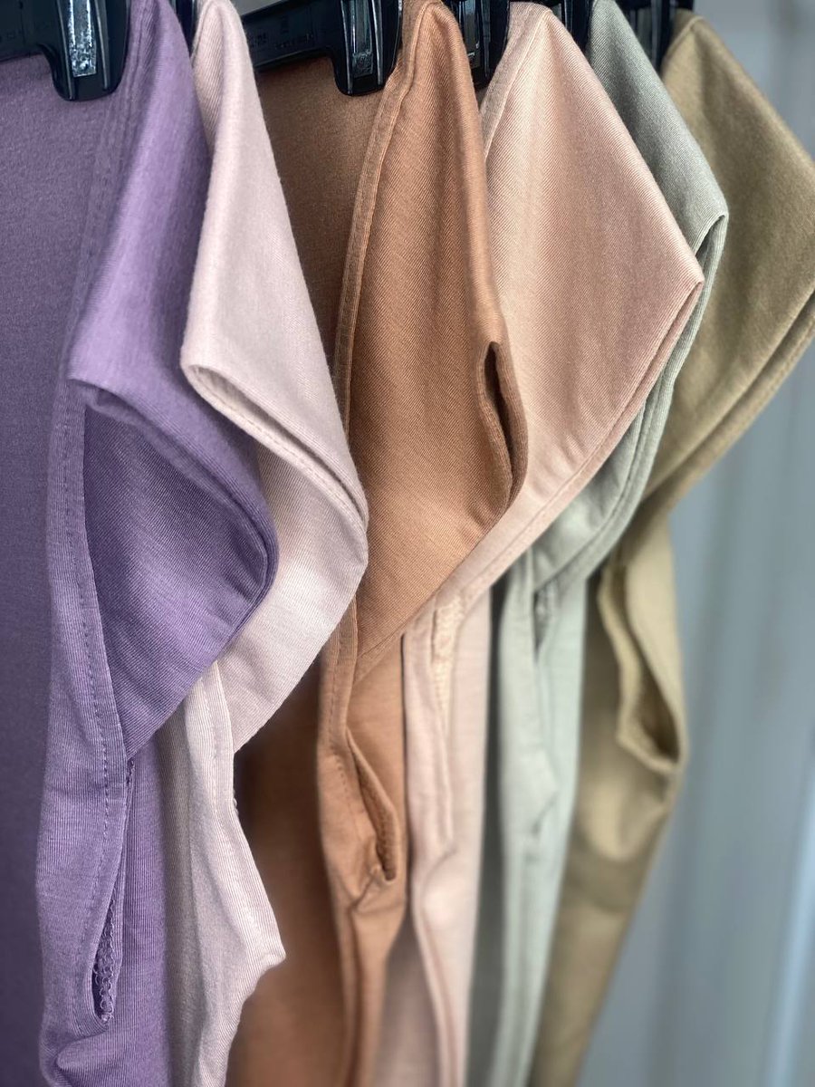 girls, korang wajib ada tudung sarung ni 😭☝🏼 material dah lah lembut, awning terbentuk dan paling penting susah nak kedut. biar basic asalkan kemas betul tak? 😋
