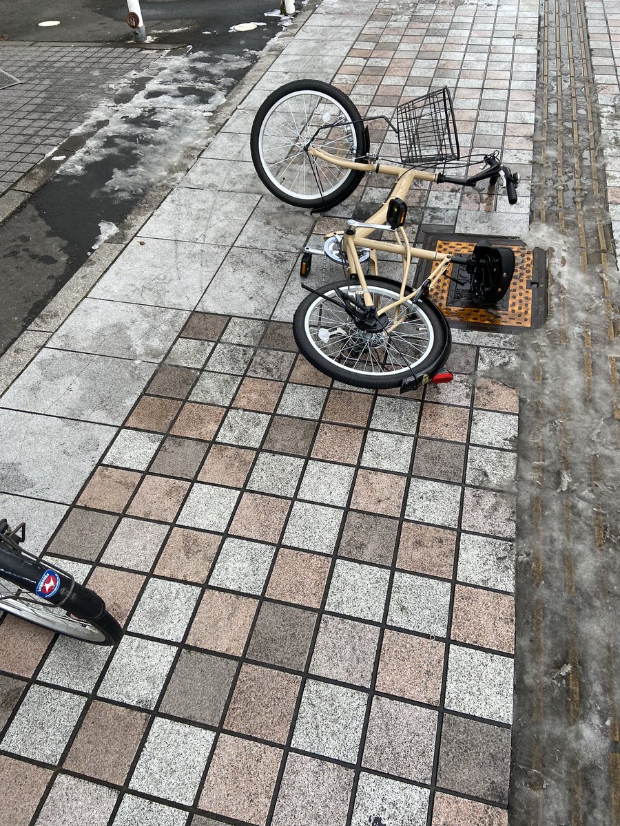 Heavy_kN's tweet photo. 駐輪禁止なのに堂々と停めてて草 https://t.co/dT6SP8k84P