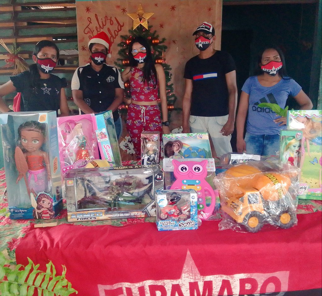 Con mucha alegría Nuestros Tupamaritos en el Municipio Independencia Edo Anzoátegui Recibieron sus Obsequios, gracias a Nuestra Dirección Nacional y Regional por sus esfuerzos. 
Seguimos avanzando con amor a nuestro Pueblo. 

#LaEraRebelde

<a href="/WBenavides_MRT/">Williams Benavides</a> 
<a href="/Tupa_Esteban/">Esteban Fernández</a>