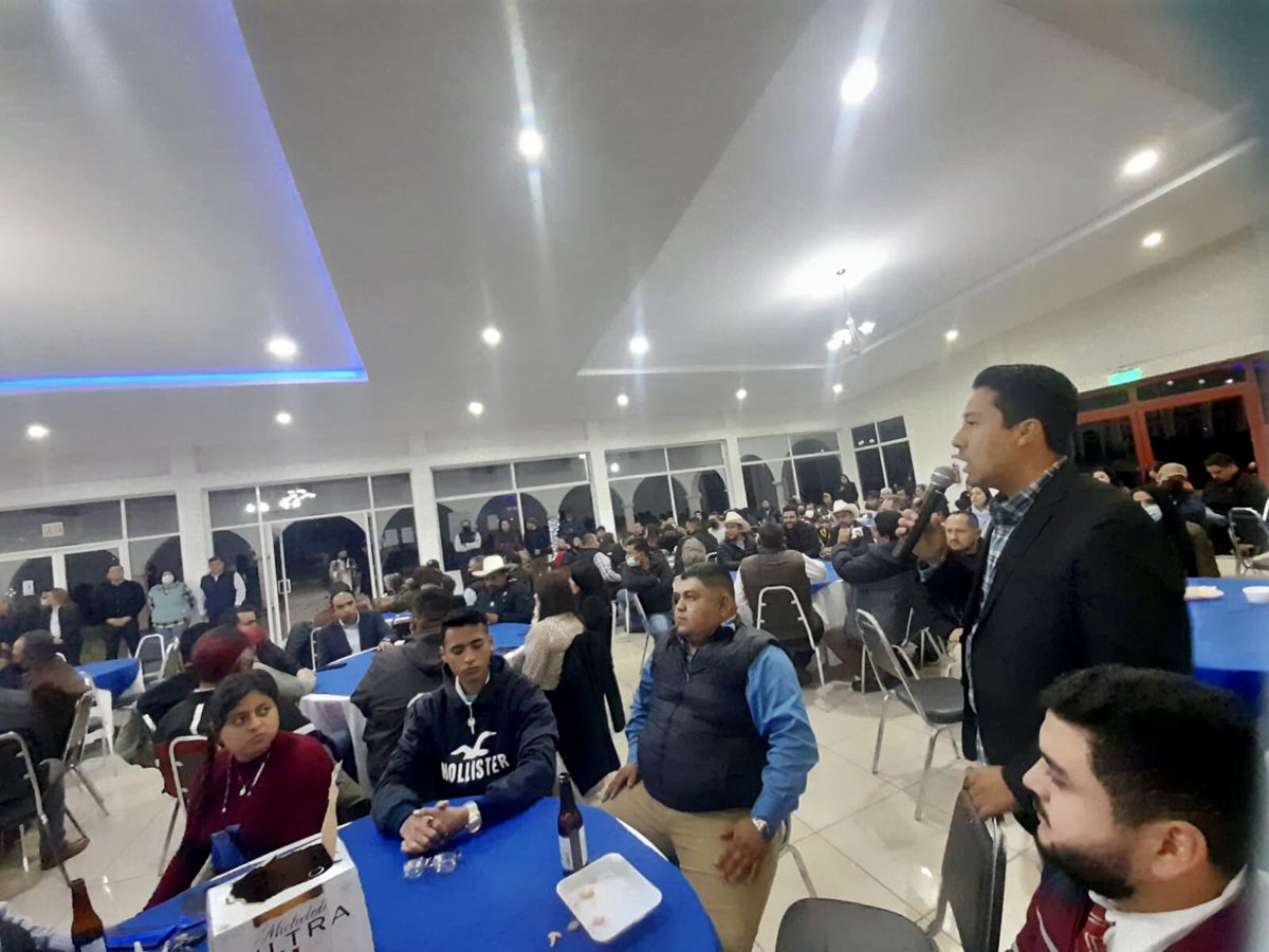 AccionXED's tweet photo. Los jóvenes, docentes y padres de familia de #AccionPorLaEducacion estamos convencidos que la mejor opción para gobernar es #AccionNacional y que mejor perfil que nuestro amigo @hectordflores 
@AaronGurrolah @VeroPerezHerr @CastrellonDgo https://t.co/f1bocSZT1A