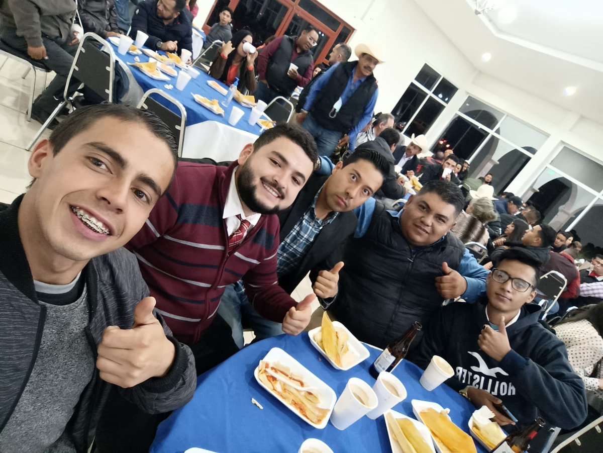 AccionXED's tweet photo. Los jóvenes, docentes y padres de familia de #AccionPorLaEducacion estamos convencidos que la mejor opción para gobernar es #AccionNacional y que mejor perfil que nuestro amigo @hectordflores 
@AaronGurrolah @VeroPerezHerr @CastrellonDgo https://t.co/f1bocSZT1A