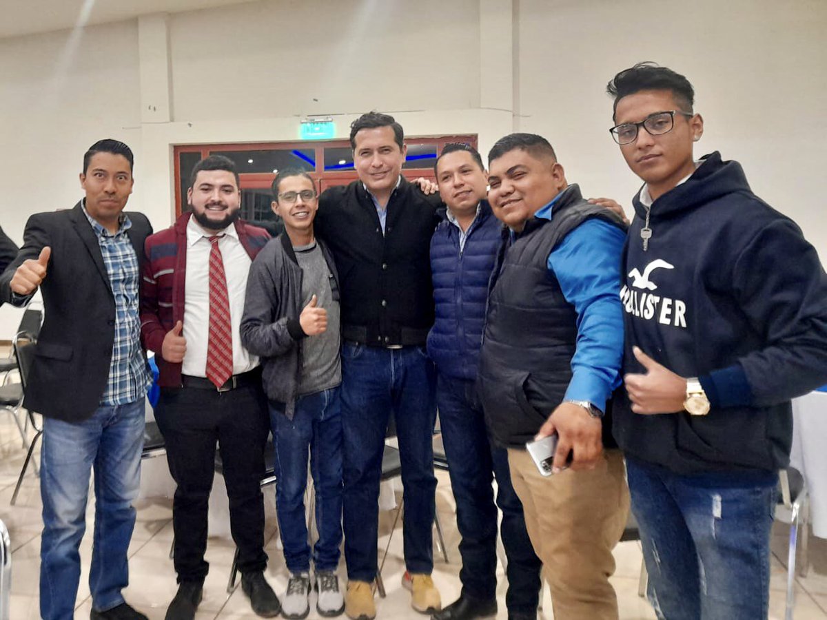 AccionXED's tweet photo. Los jóvenes, docentes y padres de familia de #AccionPorLaEducacion estamos convencidos que la mejor opción para gobernar es #AccionNacional y que mejor perfil que nuestro amigo @hectordflores 
@AaronGurrolah @VeroPerezHerr @CastrellonDgo https://t.co/f1bocSZT1A