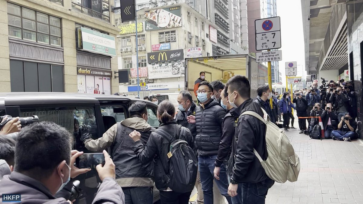 hkfp's tweet photo. Stand News acting editor-in-chief Patrick Lam was taken out of the building where the newsroom is located on Wednesday at around noon, and was escorted into a vehicle by police officers. 
Photo: Candice Chau/HKFP. https://t.co/utfz3UWcWU