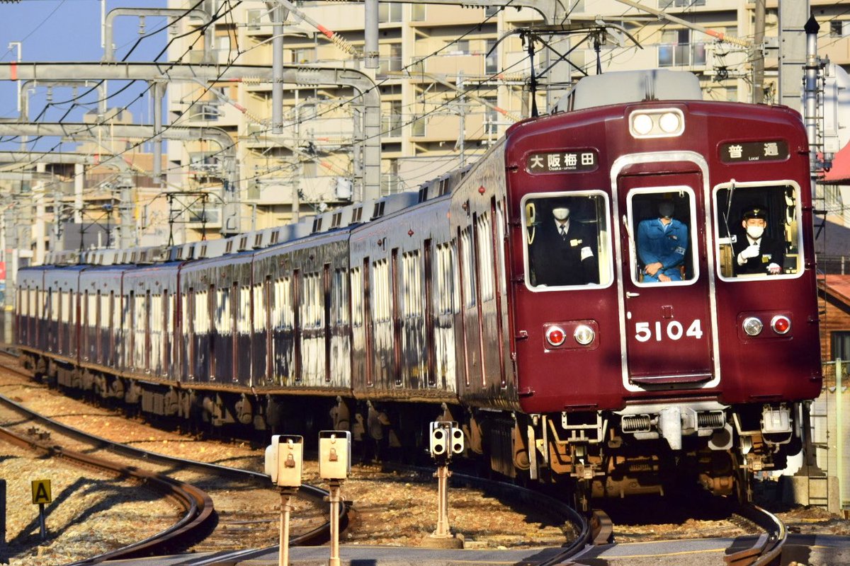 SNOOPY1T0K4's tweet photo. 2021/12/29(水)
朝入庫5100fの準急撮れたのは嬉しかった👍5128f ブレちゃいました💦…
#阪急電車 #阪急5100系 #5100f #5104f #5106f https://t.co/TdFRA7AYxf