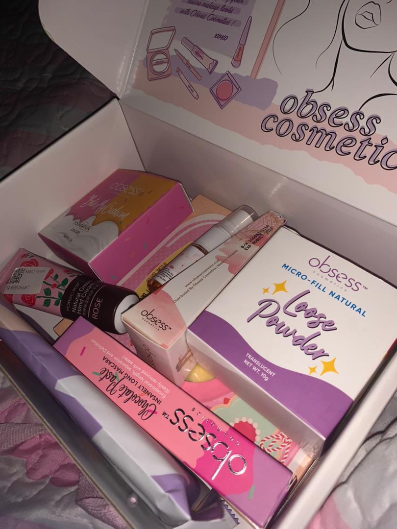 thenamessha's tweet photo. [Help RT]

@hajardaudi2 nak let go this ayumi set from obsess cosmetics for RM 180🤗

All new &amp; tak pernah guna lagi, this set includes:
- loose powder
- cushion foundation (code ginger)
- velvet liptint (code sophea)
- set blusher (4 in 1)
- eyeliner &amp; eyebrow pencil
- mascara https://t.co/bUk9NAaU12