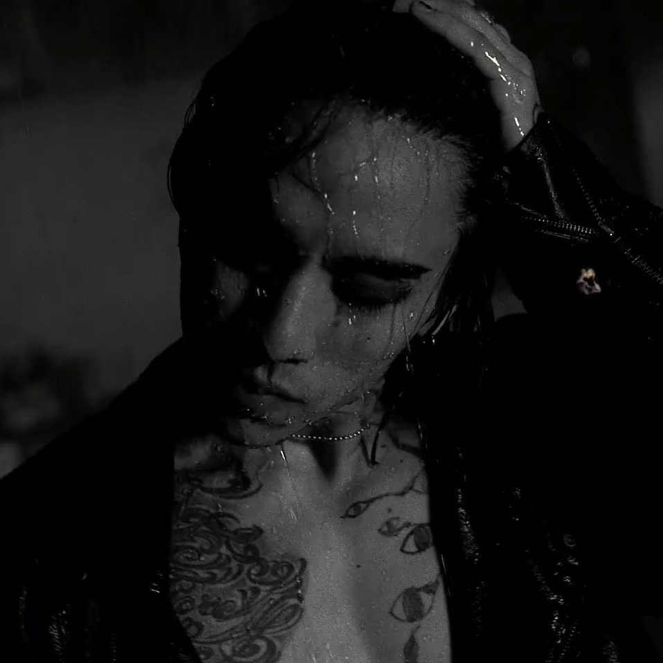 DPRIANarchive's tweet photo. MITO 🖤                   IITE COOL 💛 https://t.co/Ia99HQNwZ0