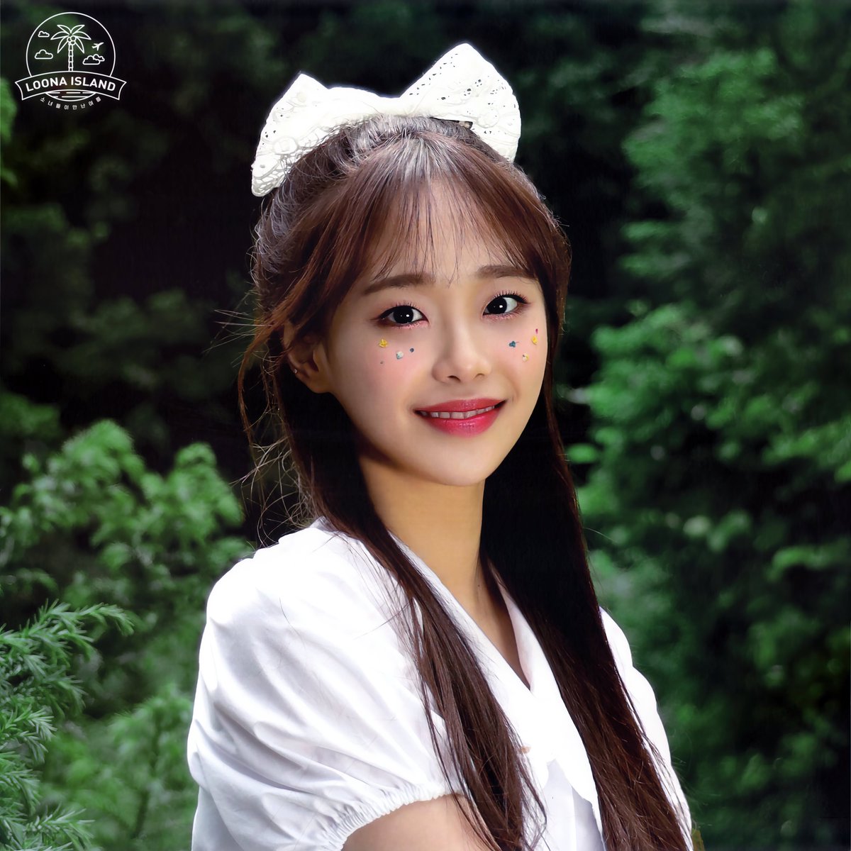 LOONATHEHQ's tweet photo. #4YearsWithChuu A lil bit late but here's some photos of chuu! https://t.co/icf3Sjbhtg