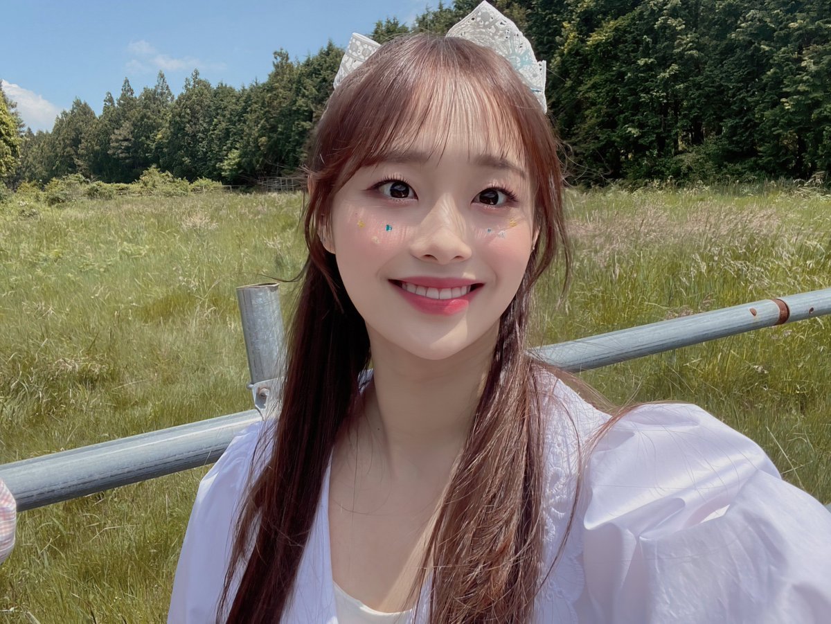 LOONATHEHQ's tweet photo. #4YearsWithChuu A lil bit late but here's some photos of chuu! https://t.co/icf3Sjbhtg