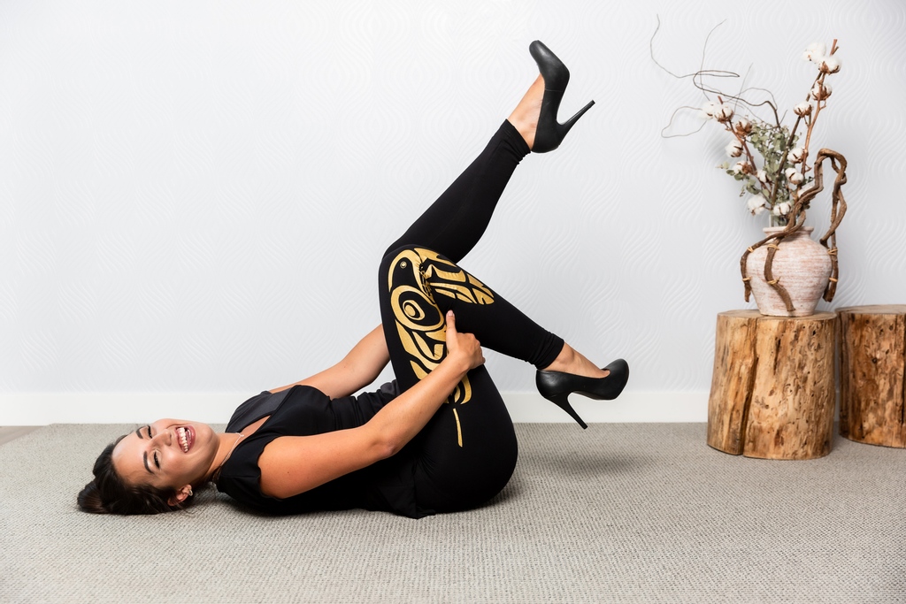 AnneMulaire's tweet photo. You've been there for us all year, now let us be there for you! Our Boxing Day Sale continues today and our tally is in.  For the second straight year in a row, our leggings are our best selling product.⁠
⁠
⁠ https://t.co/f1EklalM0u