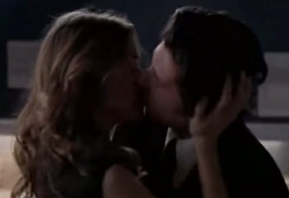 dempeothinker's tweet photo. "At one point he had to take off my panties, I had worn 2, he noticed, so I told him it was my 'safety panties'" - Ellen Pompeo about the sex scene 2x27 https://t.co/yqknYF5znB