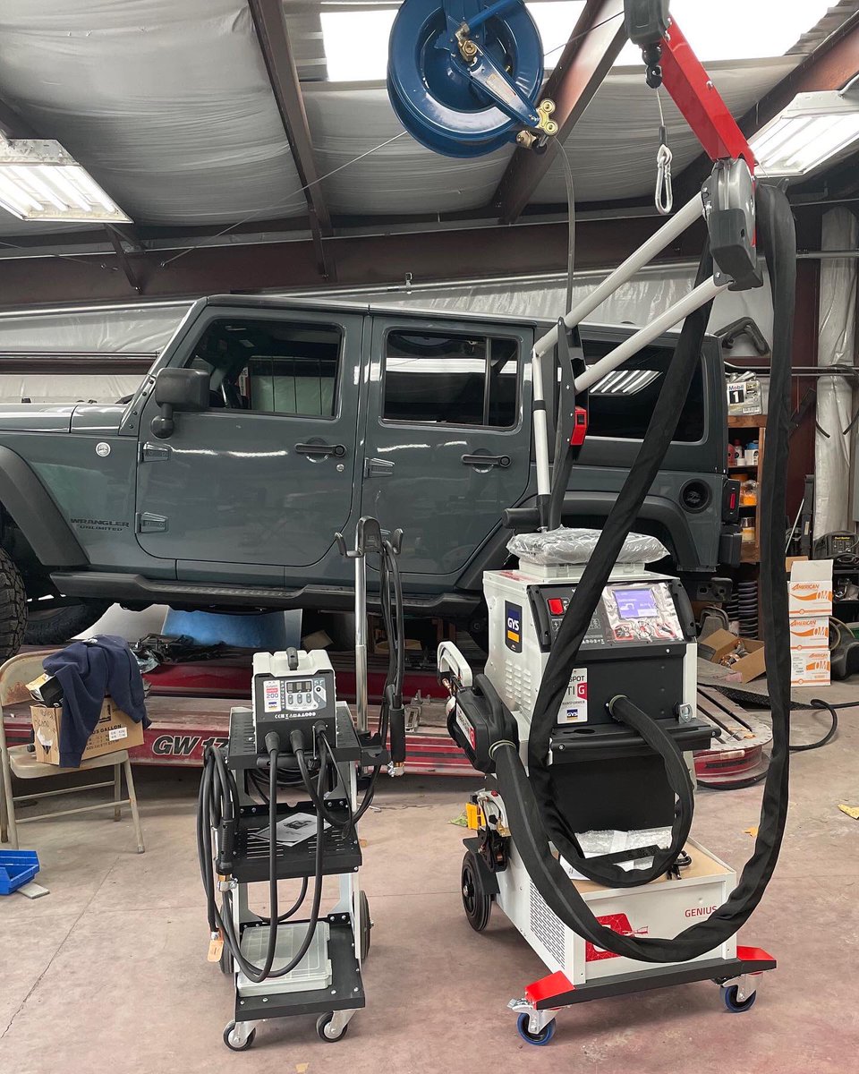 David spent the afternoon with Bryan, over at Reno’s Quality Collision and Repair in Valdosta, GA. He got a great deal on the GYS PTI-G and the Expert 200! 

#EndOfTheYearSavings #collisionequipment #GYSFrance #ptig #expert200