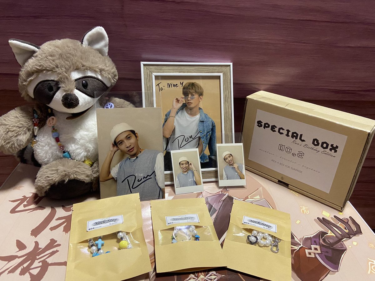 purplemoon_09's tweet photo. Finally got my special box from @neck_step. 💜 The package was well-secured and the accessories are beautiful and well-made that you can see how someone worked hard to create them.. 🥰 Thank you for hosting another mystery box~ it was fun to guess the contents of this. 🥳💖. https://t.co/SNwlJiOGpK