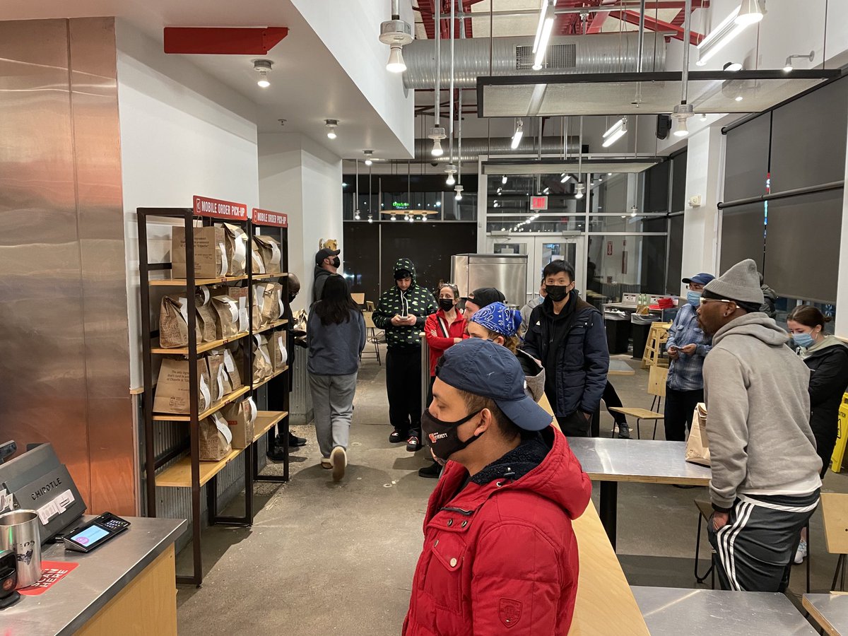 JamesSparkPlug's tweet photo. #chipolte  on line order backup of 70 minutes.  Short staffed, but preventable in online order app with analysis of order fulfillment times https://t.co/GDNI7GsegA