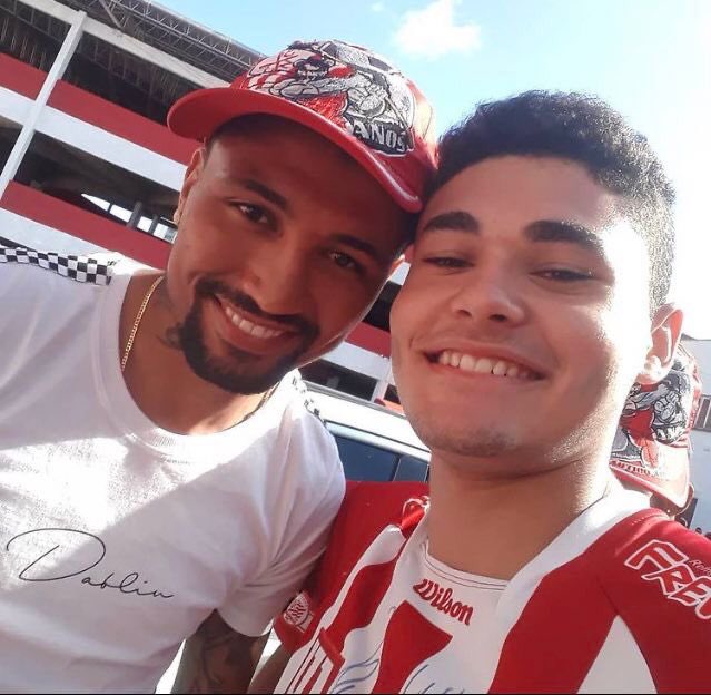 cncrochaa's tweet photo. quase 2 anos da minha foto com Kiki👏🏻👏🏻👏🏻
#ÉOK9OUNÃOÉ
#TUDOMUDANÉ
#VEMDEVAGAR
#DESCOMERNÃOTEMCOMO😂😂😂 https://t.co/9kO9CU4Tkv