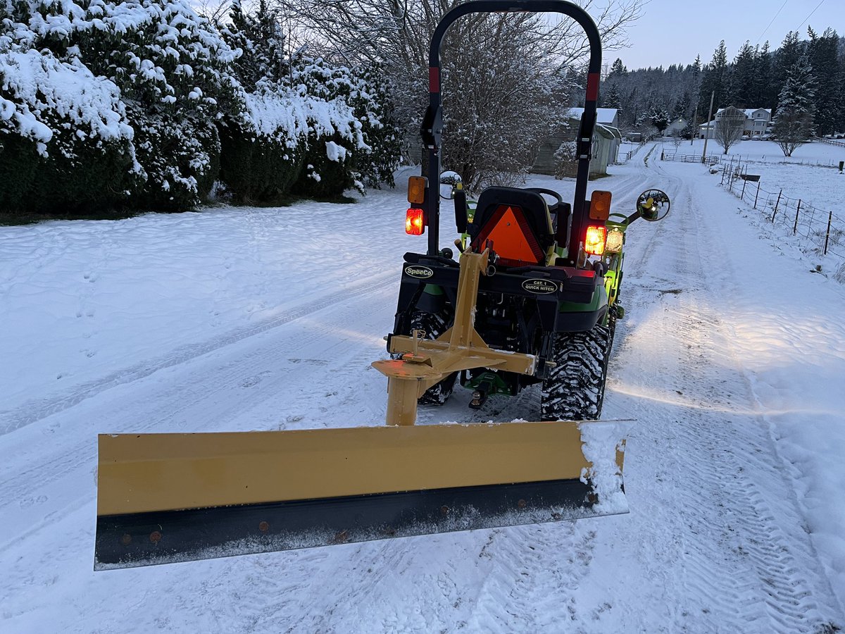 MWalkerofsultan's tweet photo. Finally got some time off to play in the snow, which means breaking out the tractor! https://t.co/j0h3oFg2Ly