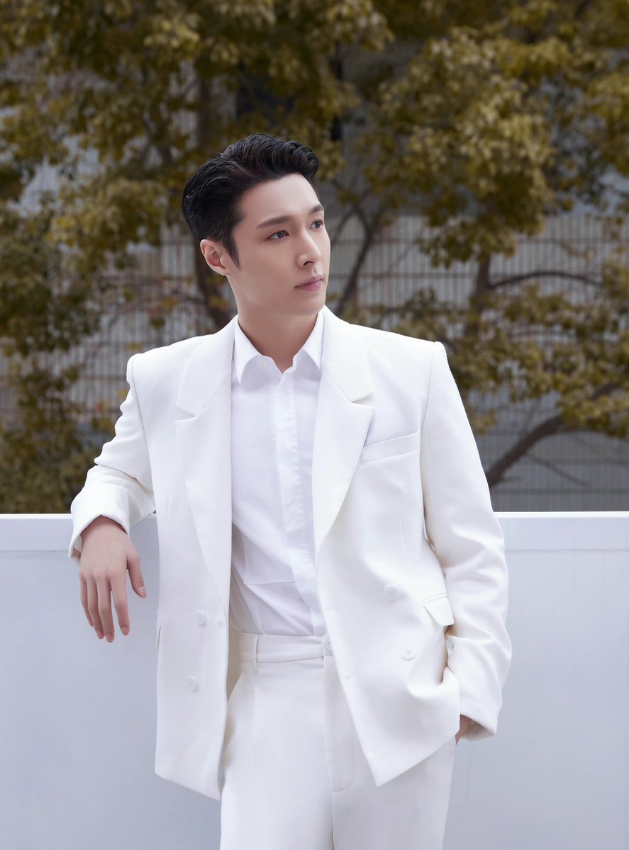 yixing pics tweet media