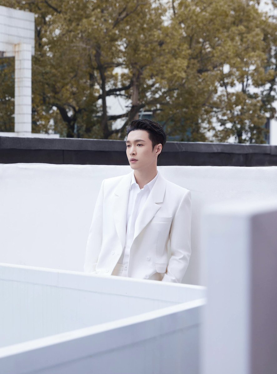 yixing pics tweet media