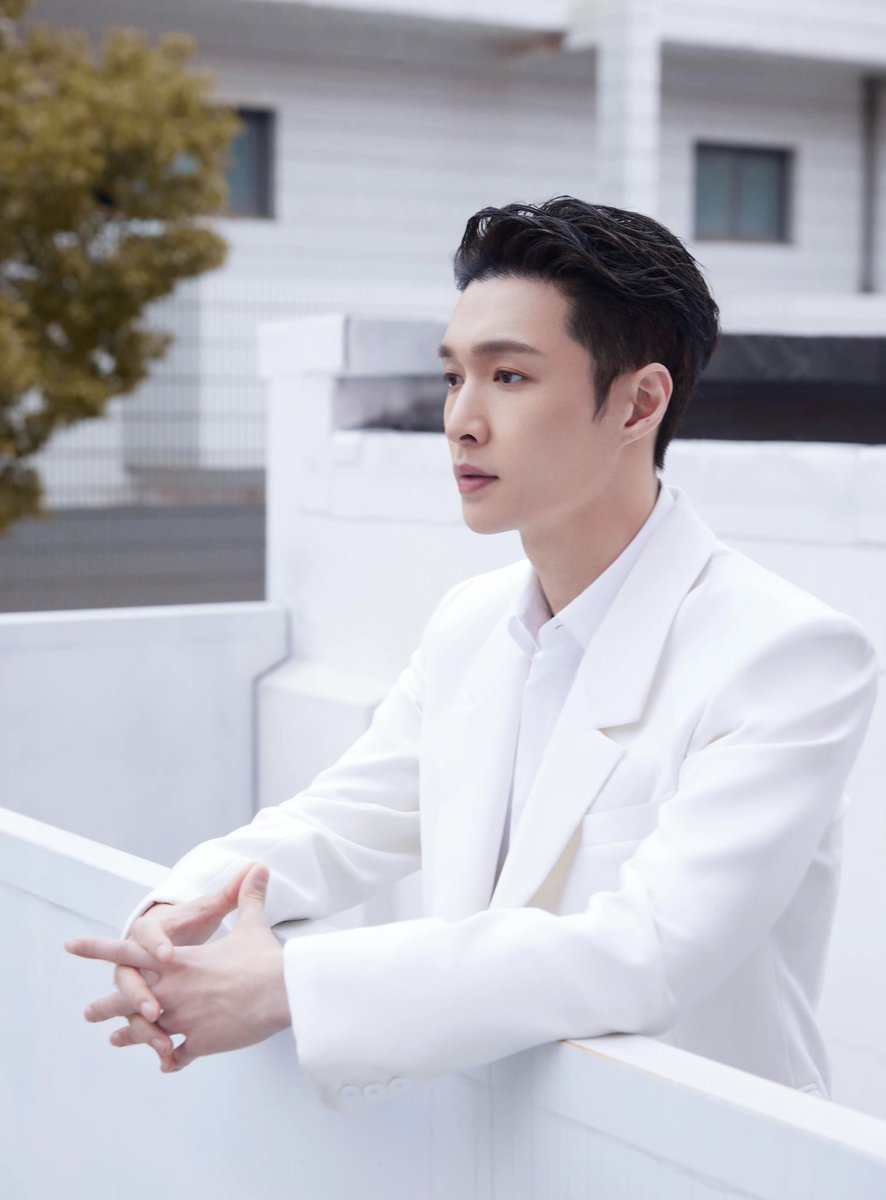 yixing pics tweet media