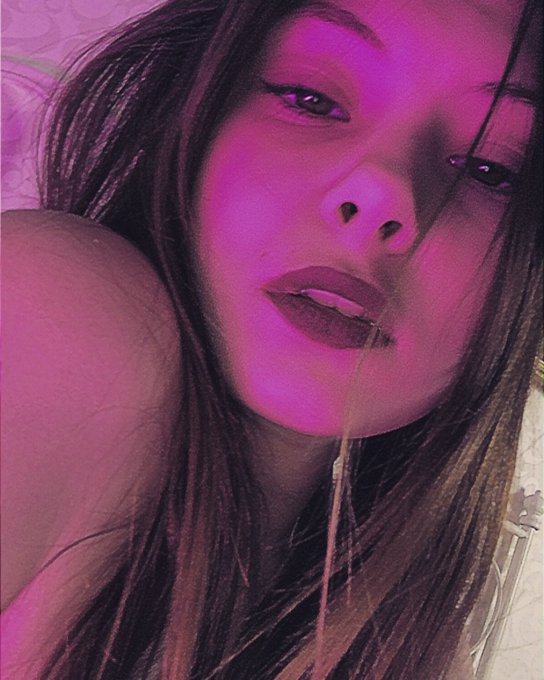 ⬇️Watch her cam here:⬇️  https://t.co/8CtZ2VtOnb  ⬇️Follow her here:⬇️  😻 @meowkitti1 😻 https://t.co