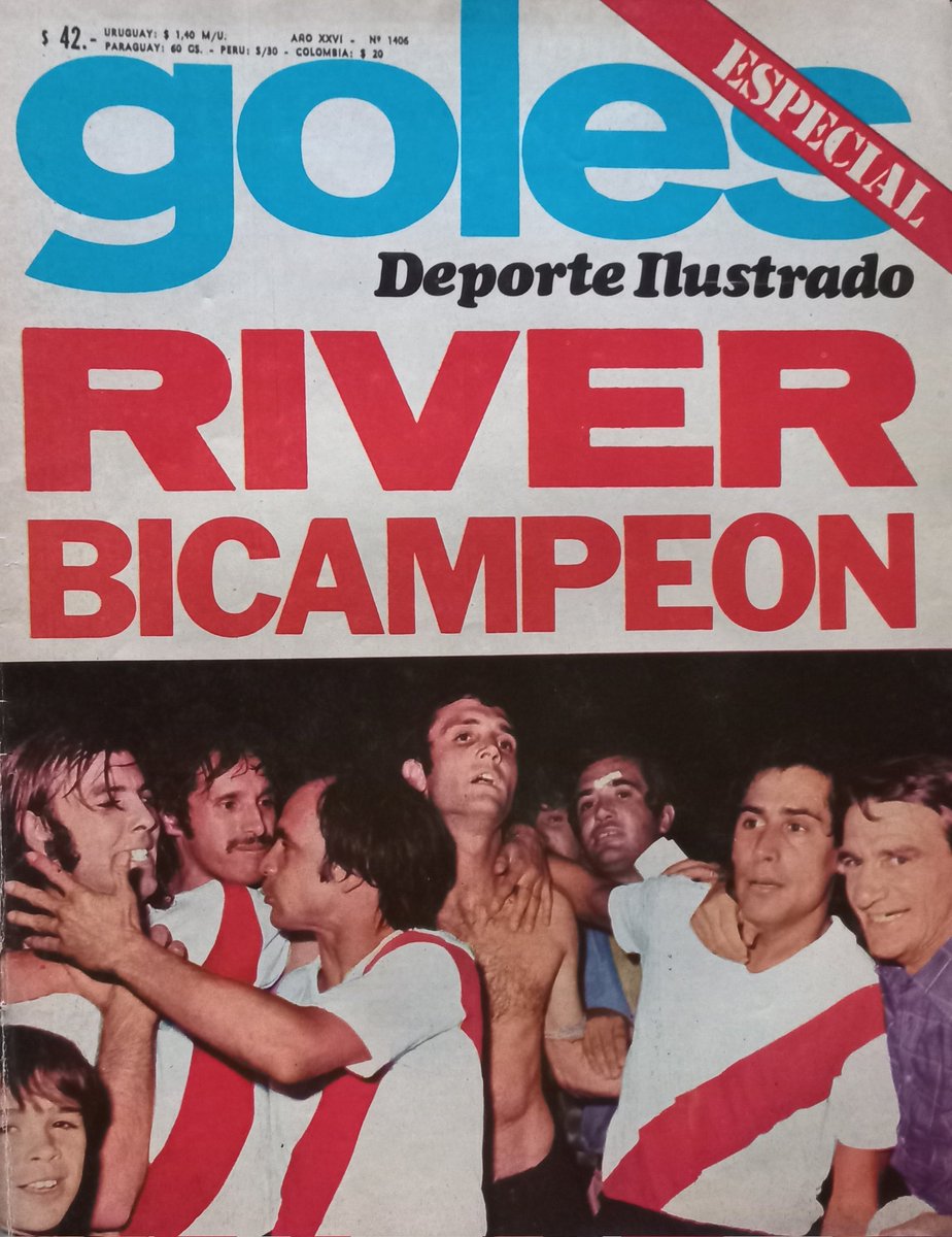 MigueBertolotto's tweet photo. Más recuerdos de aquel gran #RiverBicampeón de #Labruna.
Fue el 28/12/75, hace hoy 46 años, tras un agónico 2-1 a Rosario Central en cancha de Newell's.
El gol de #Reinaldi en el minuto 90. Mi diálogo con la #Pepona en el vestuario (soy el del medio). La tapa de #Goles. https://t.co/Ay946QzAVf