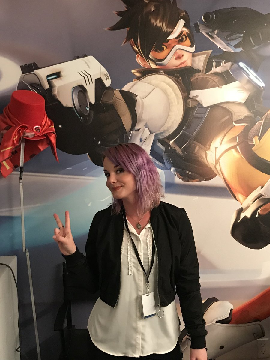 _KaylaGlover's tweet photo. I love this :)

Here’s some photos of me being a woman in esports 💜 https://t.co/MNbnOMLNzq