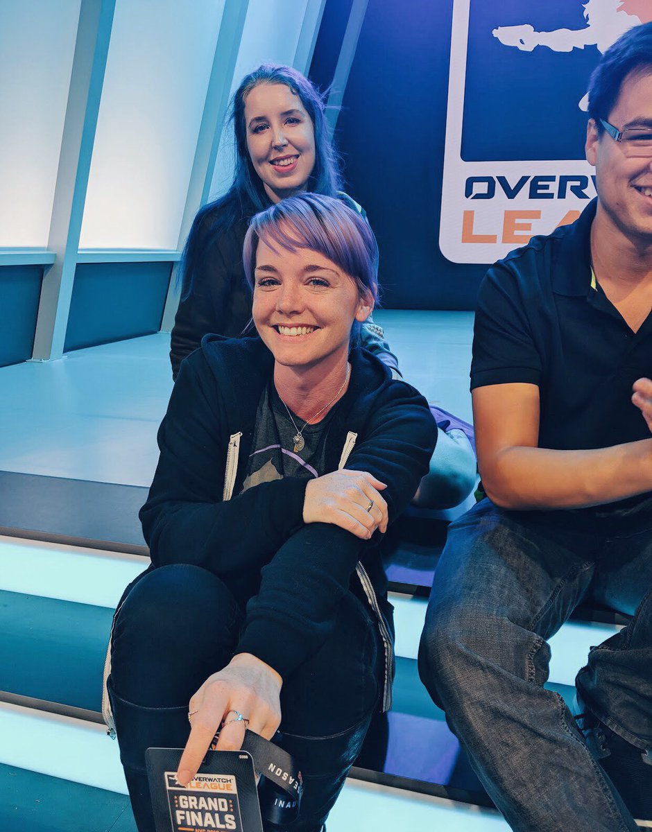 _KaylaGlover's tweet photo. I love this :)

Here’s some photos of me being a woman in esports 💜 https://t.co/MNbnOMLNzq
