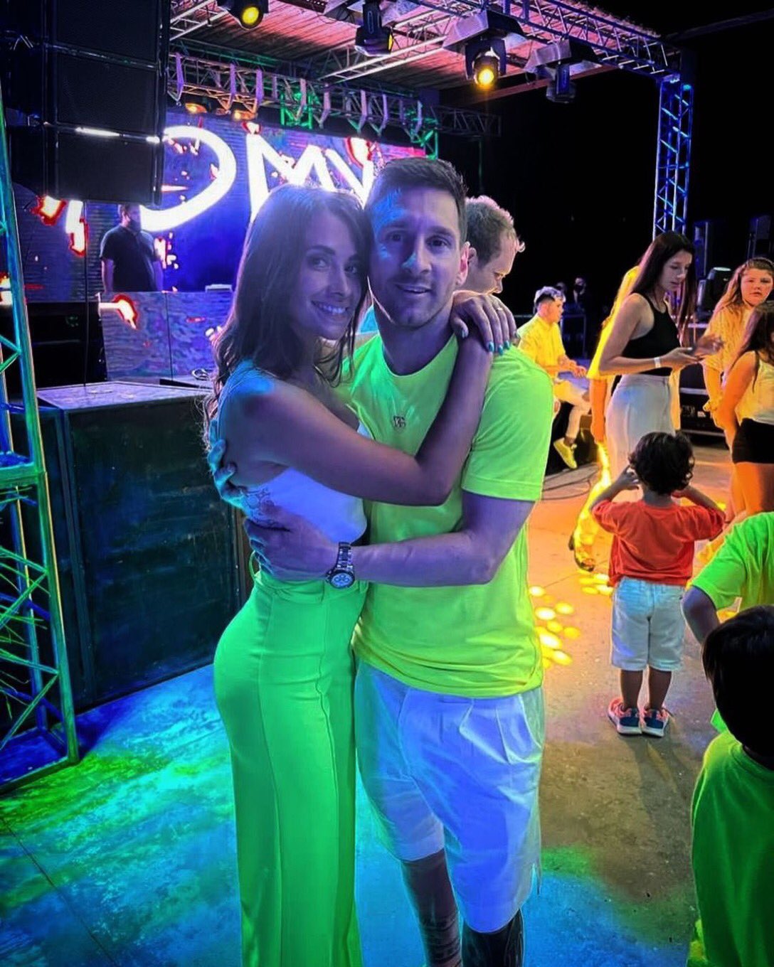 リオネル メッシ メッシと妻アントネラ T Co 6rd5jsrsci Twitter