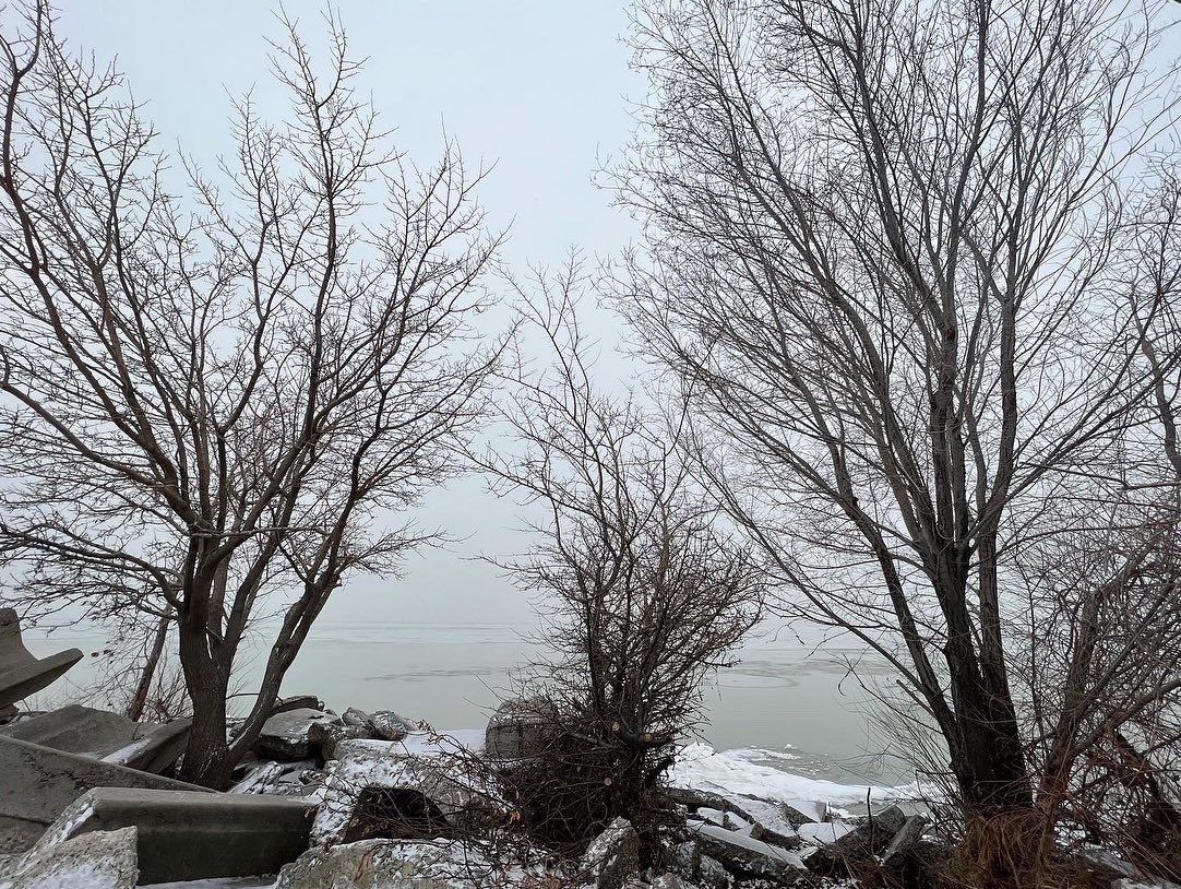Rangersgal4's tweet photo. I captured some moody shots at #utahlake with the ice stacks showing off. 🤩 https://t.co/o7rkLOlmAg