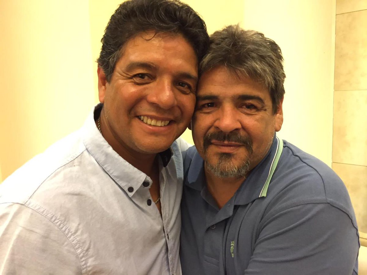 Toda la vida que vivimos juntos. 
Quedan en mi corazón esos recuerdos. 
Siempre quisiste volar y hoy volaste a encontrarte con Pelusa y los viejos. Abrázalos fuerte turco. 
El Marciano eras vos !!!!

Te voy a extrañar muchísimo