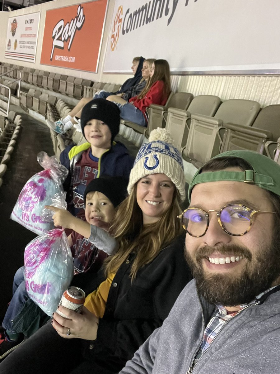 costanle's tweet photo. 1st game!! #letsgofuel @IndyFuel https://t.co/i0yAFXuxUc