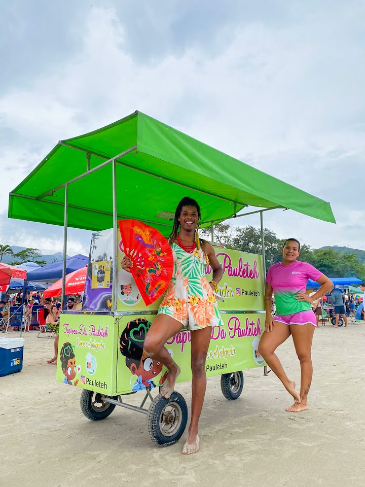 Preciso de 3 pessoas pra trabalhar comigo na praia de juquehy vendendo Tapioca. 

Trabalhar das 08h30 as 18h30

Pago 1700 por mês + bonificação de 100 reias por meta DIÁRIA.

Duração: Início imediato até o fim do carnaval. 

Dou preferência pra homossexuais e travestis 

(#RT 🙏🏾)