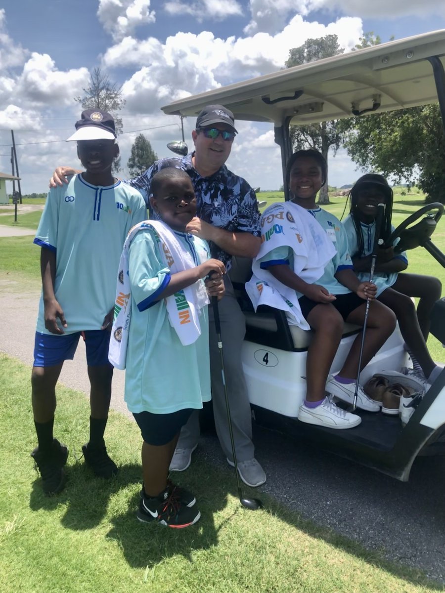 southfloridapga's tweet photo. 𝐂𝐨𝐮𝐧𝐭𝐝𝐨𝐰𝐧 𝐭𝐨 𝟐𝟎𝟐𝟐 – 𝟒 𝐝𝐚𝐲𝐬
This year, our Foundation partnered with Super Bowl MVP Santonio Holmes Jr. and his foundation, @10allin_org. Together, the foundations led a STEAM and Golf Summer Camp in Belle Glade, introducing golf to more than 30 students. https://t.co/crEjoV6y8N