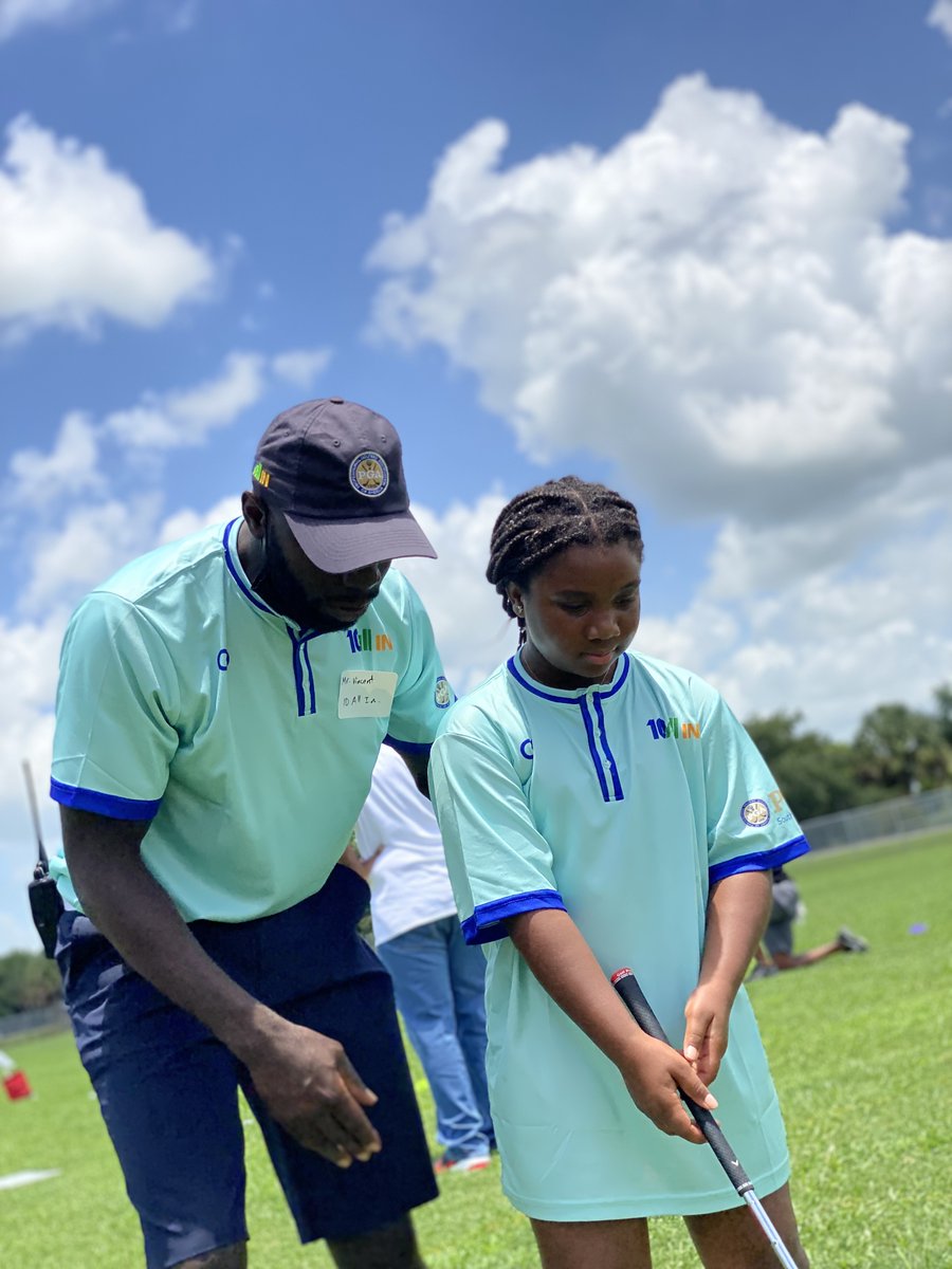 southfloridapga's tweet photo. 𝐂𝐨𝐮𝐧𝐭𝐝𝐨𝐰𝐧 𝐭𝐨 𝟐𝟎𝟐𝟐 – 𝟒 𝐝𝐚𝐲𝐬
This year, our Foundation partnered with Super Bowl MVP Santonio Holmes Jr. and his foundation, @10allin_org. Together, the foundations led a STEAM and Golf Summer Camp in Belle Glade, introducing golf to more than 30 students. https://t.co/crEjoV6y8N