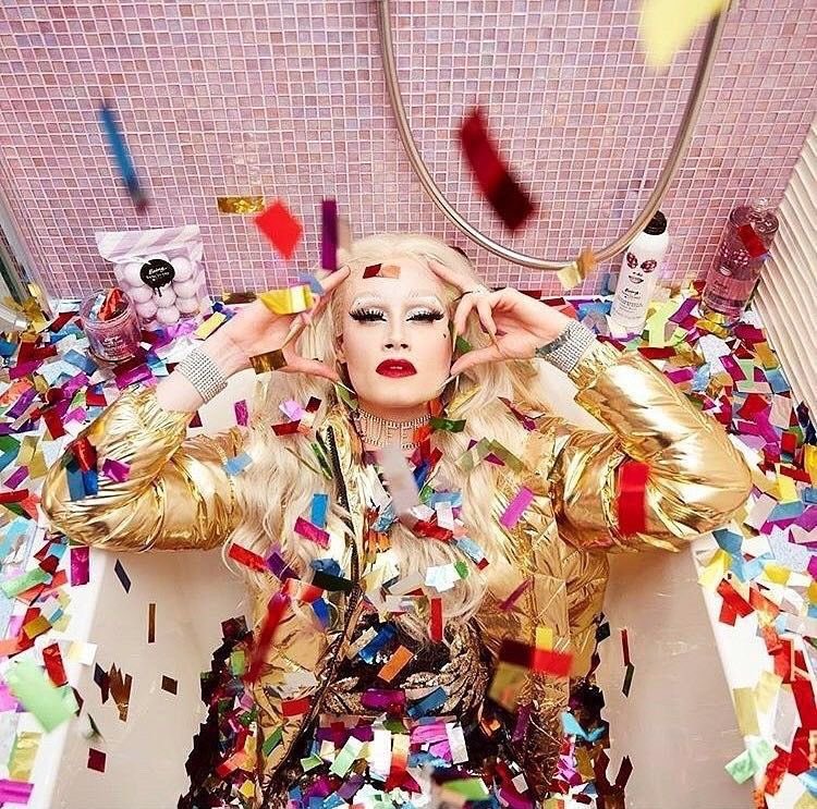 amisbitter's tweet photo. off 2 cry i'm so proud of her https://t.co/ziV5ESzs3d