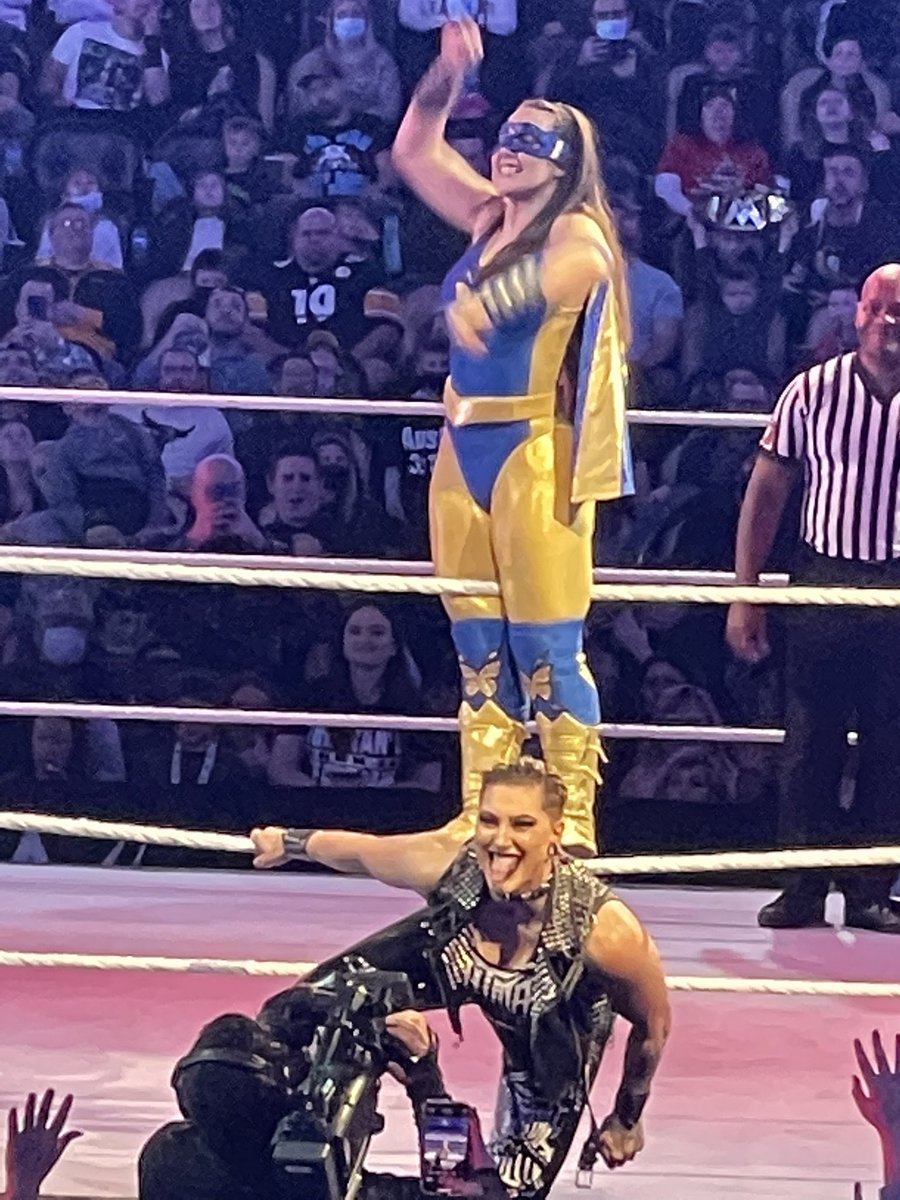 #WWEPittsburgh  MY FAVORITE TAG TEAM IN WOMEN DIVISION