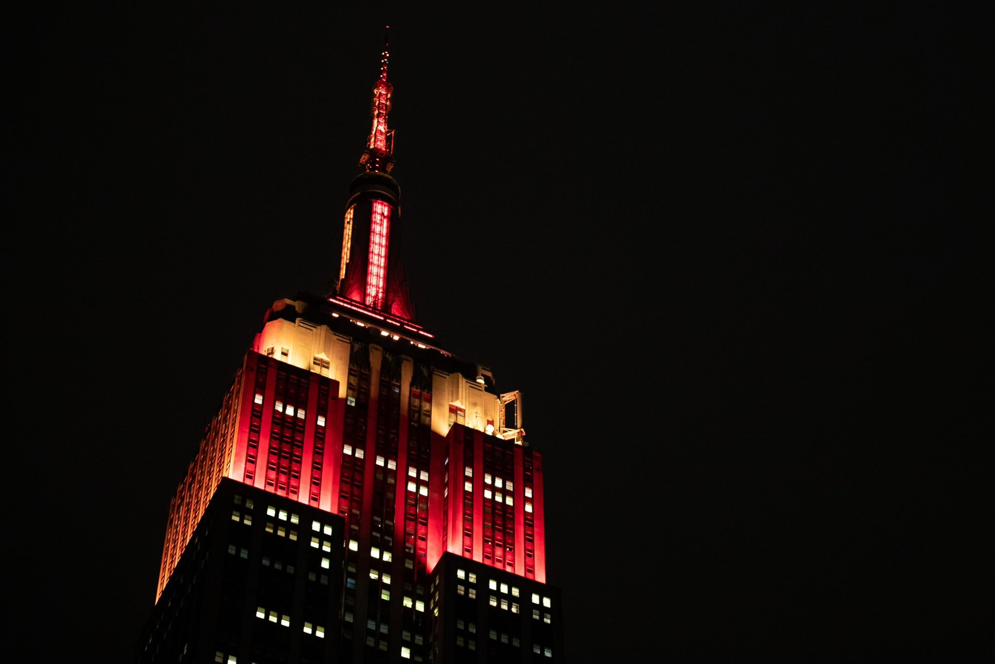 25+ What color empire state building tonight
